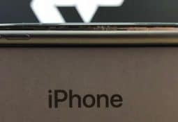 Une dizaine de cas de batteries qui gonflent ont été recensés parmi les iPhone 8 déjà vendus.