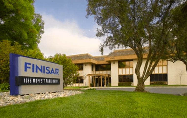 Apple a investi en recherche et développement dans l'entreprise Finisar, située à Sunnyvale.
