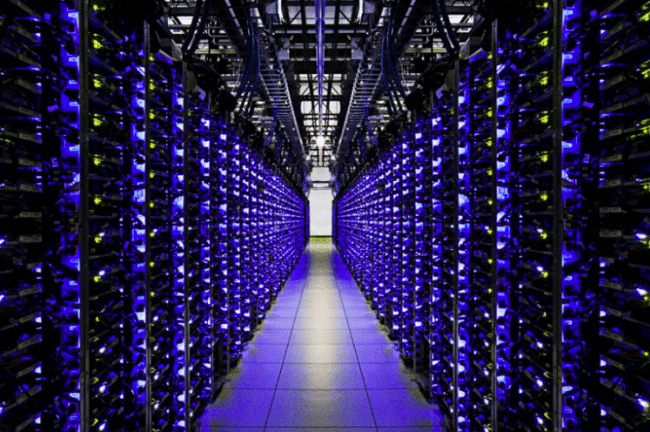 Data center de Google qui conserve de nombreuses données.