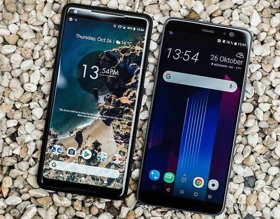 Le smartphone HTC U11+.