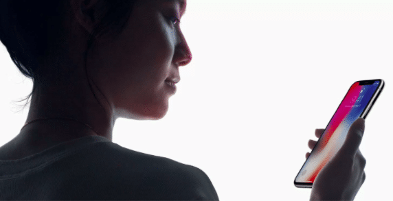 L'iPhone X possède un outil de reconnaissance facial, le Face ID.