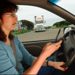 L’utilisation du smartphone au volant bientôt punie d’une suspension de permis ?