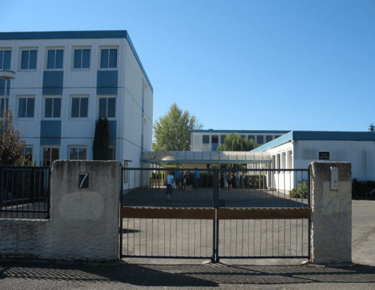 Jean-de-Prades, le collège qui responsabilise l'utilisation du portable à l'époque.