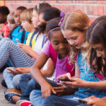 Le téléphone portable interdit dans les collèges dès septembre prochain