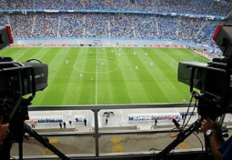 camera filment un terrain de football