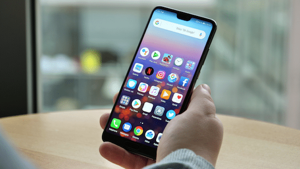 P20 écran similaire à iPhone X avec encoche.