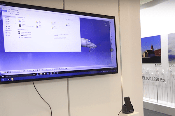 Boîtier Huawei permettant connexion à écran et périphériques.