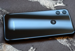 Nouveau smartphone Motorola One, avec Android One intégré