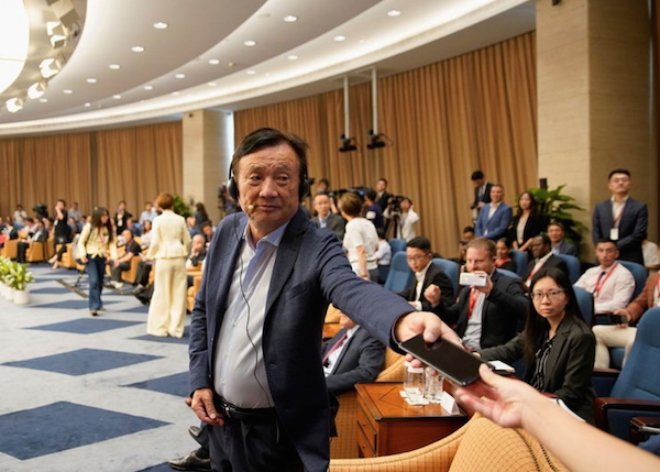 Le présidente de Huawei s'exprime au sujet de la chute des ventes de ses smartphones 