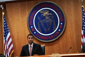 Ajit Pai met définitivement Huawei de côté en interdisant leurs services aux opérateurs américains