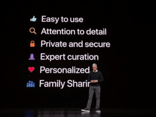 Le PDG de Apple qui fait découvrir les futurs services Apple.