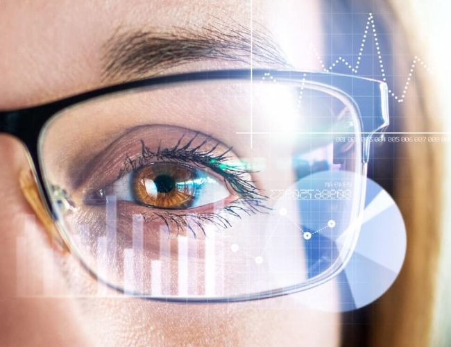 Lunettes connectées et nouvel OS au coeur des projets de Facebook pour concurrencer Google et Android.