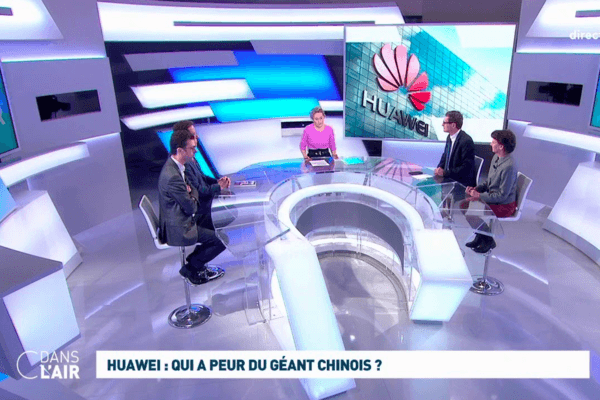 Le géant Huawei accusé d'espionnage sur un plateau télé.