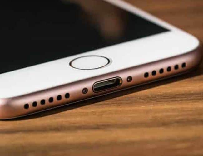 Basé pour l'instant sur le rechargement par port lightning, Apple pourrait bien changer son fusil d'épaule pour les prochains iPhone.