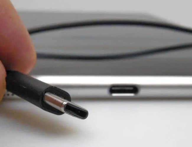 Aucune certitude mais le port USB-C serait le choix logique pour Apple et sa génération d'iPhone 2021.
